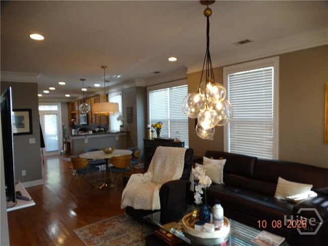 Photo - 323 Lakeview Dr