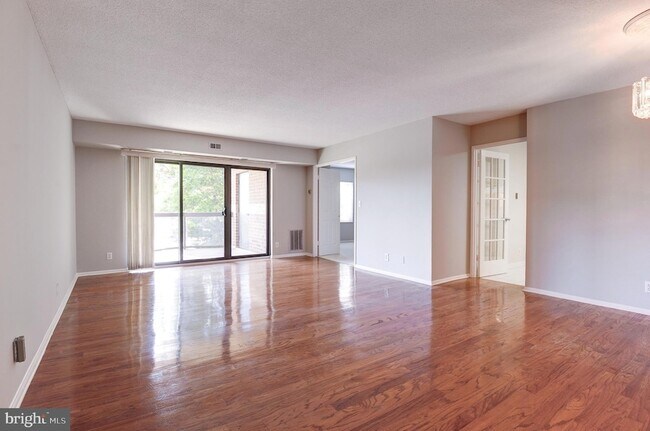 Photo - 8370 Greensboro Dr Unit 211