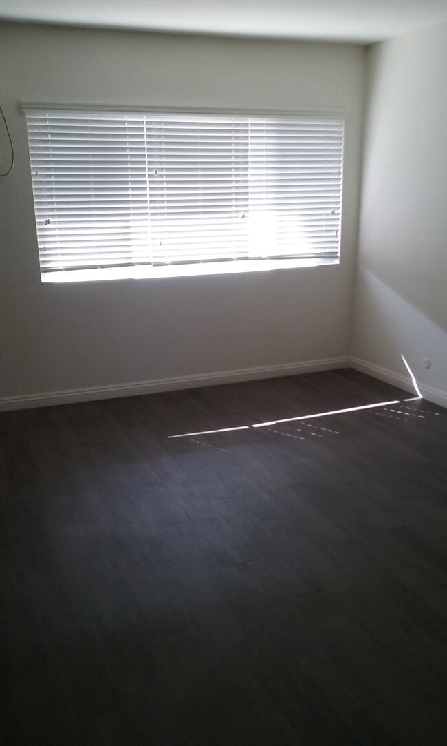 Photo - 3293 Cahuenga Blvd W