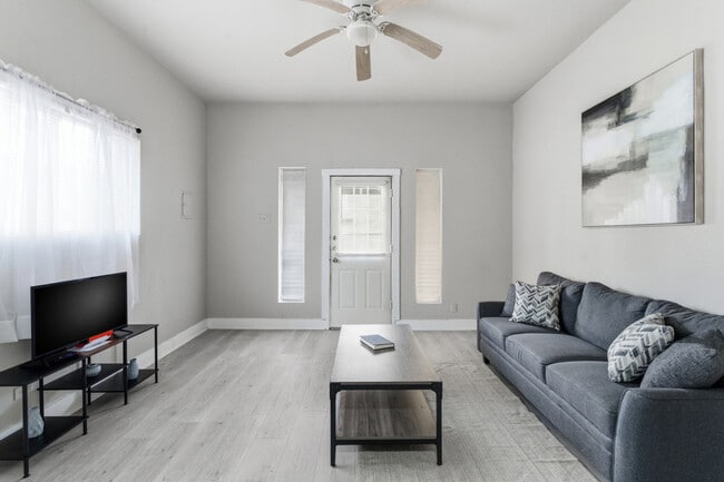 Building Photo - 314 W Cevallos Unit ID1363388P