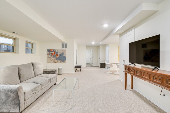 Building Photo - 3975 S Ellis Ave Unit ID1306702P