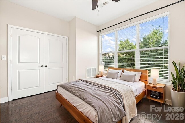 Photo - 732 Seigle Point Dr