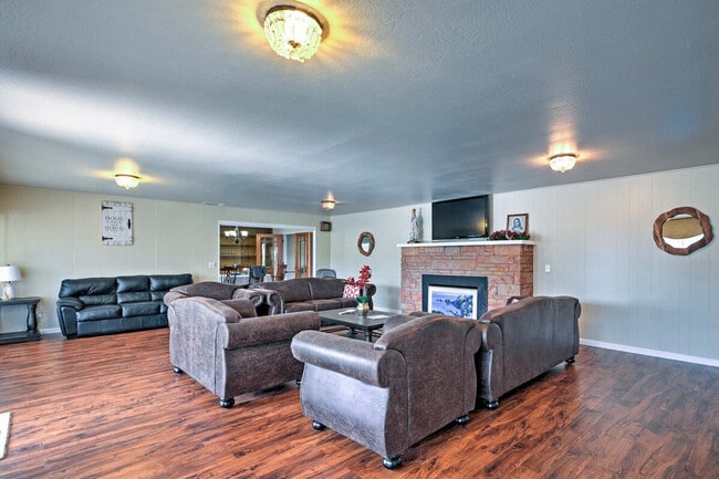 Building Photo - 1280 Rucker Ave Unit ID1305120P