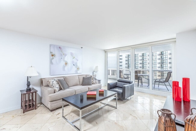 Building Photo - 1717 N Bayshore Dr Unit SI ID1437616P