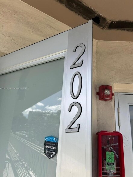 Building Photo - 1601 Meridian Ave Unit 202