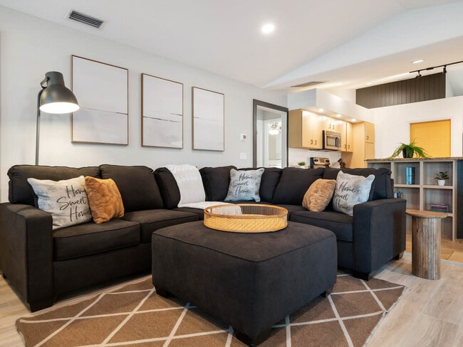 Photo - 6 Clinton Ct N Unit ID1261622P