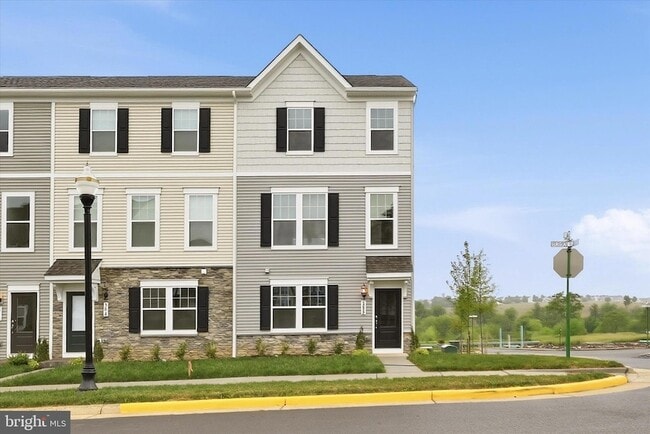 Photo - 300 Presidents Pointe Ave