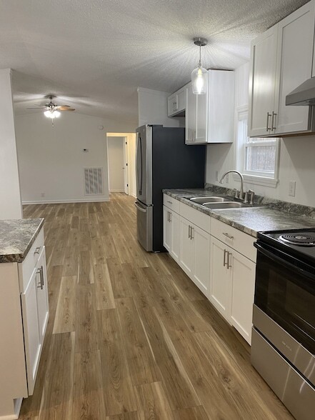 Photo - 404 Dorris Rd