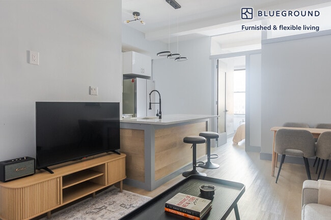 Building Photo - 161 W 54th St Unit FL8-ID1996