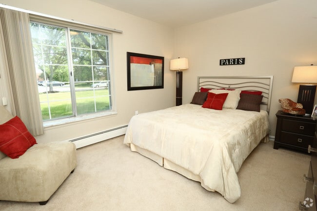 1BR, 1BA - 800 SF - Apple Ridge Apartments - Livonia, MI