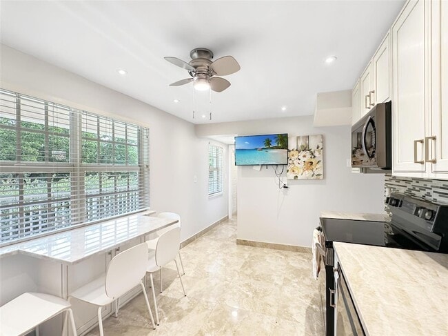 Photo - 3505 Oaks Way Unit 310