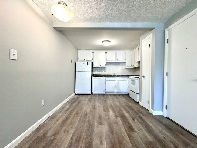 Building Photo - 1 Old Colony Ln Unit 2