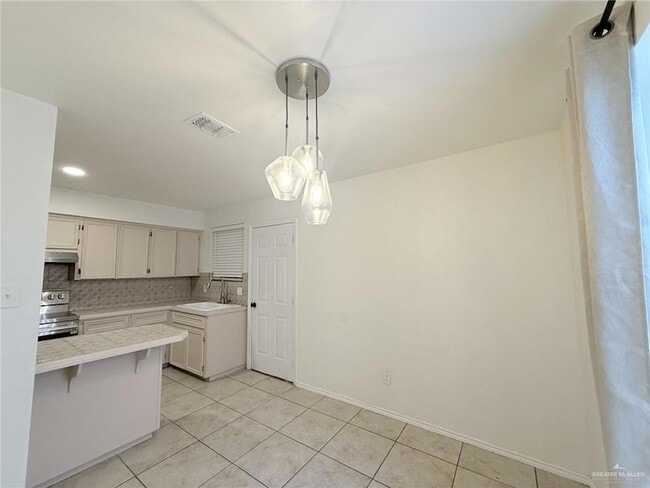 Photo - 2400 Brazil St