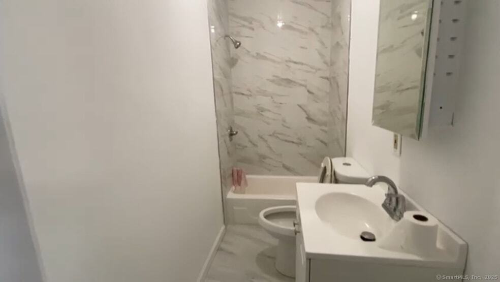 Photo - 782 Hallett St