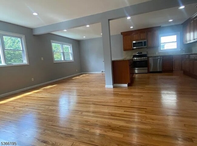 Building Photo - 2089 Galloping Hill Rd Unit 1