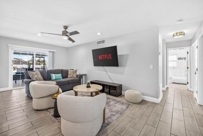 Building Photo - 6004 Tampa Shores Blvd Unit SI ID1584088P