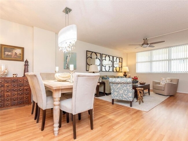 Photo - 1147 Hillsboro Mile Unit 209 Unit 209