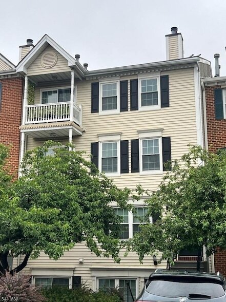 Building Photo - 9 Seton Hall Dr