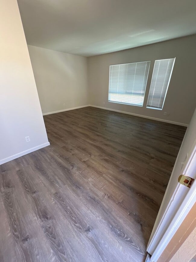 Photo - Riverside Gardens