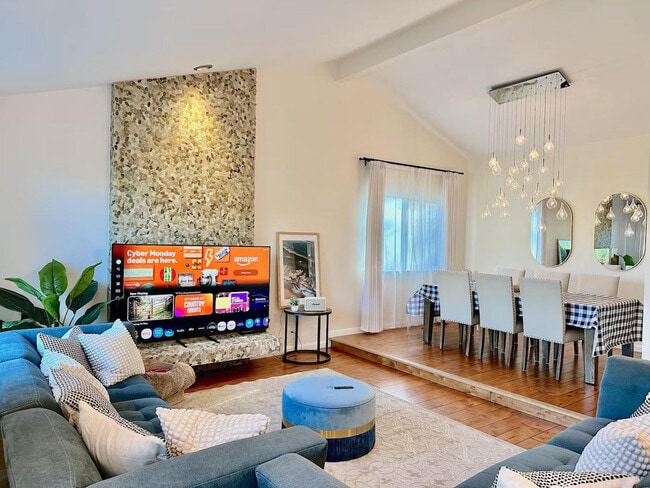 Building Photo - 6505 Skyfarm Dr Unit ID1369413P