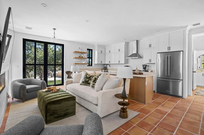 Building Photo - 2701 Bumble Bee Dr Unit ID1262294P