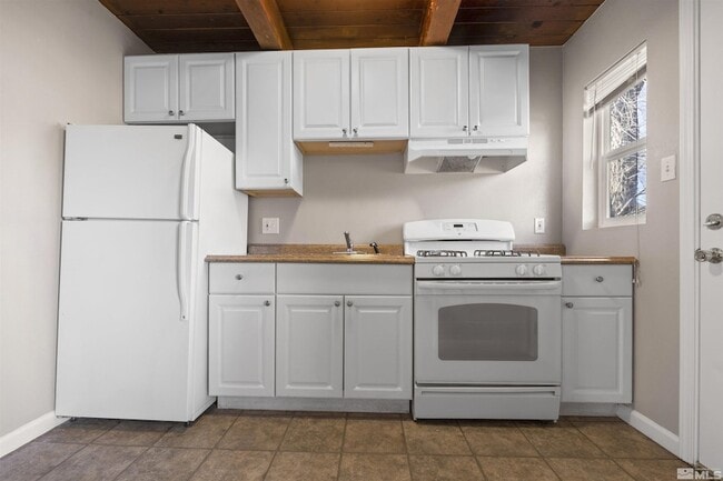 Photo - 695 Denslowe Dr Unit B