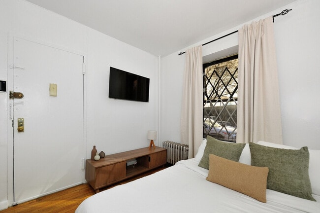 Photo - 422 W 56th St Unit SI ID1404664P