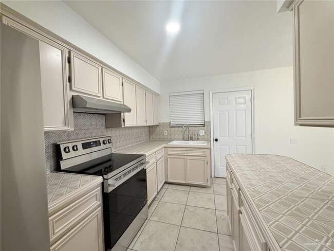 Photo - 2400 Brazil St