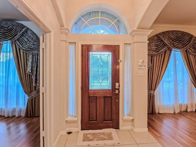 Photo - 15811 Sandisfield Ln