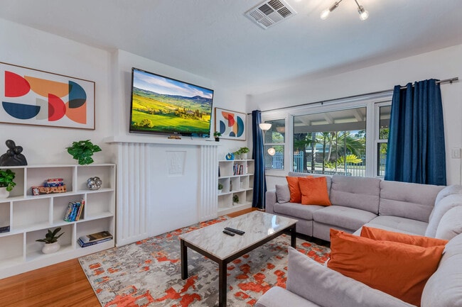 Building Photo - 820 SW 26th Rd Unit ID1241890P