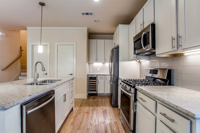 Building Photo - 4316 Hartford St