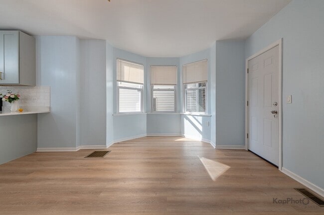 Photo - 2821 S Emerald Ave Unit 1R