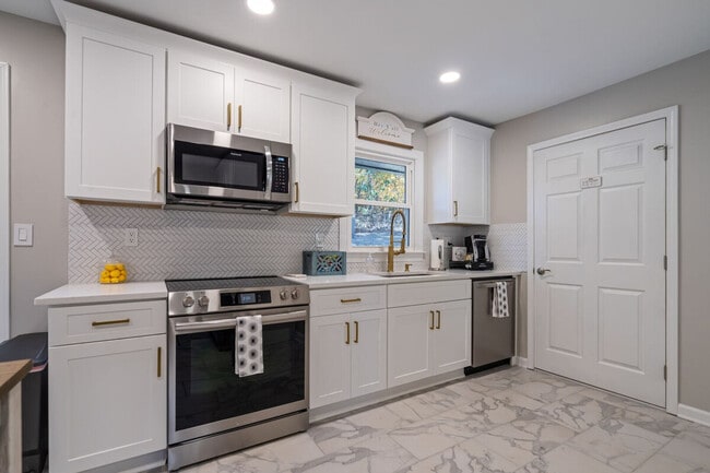 Photo - 6 Oriole Dr Unit ID1234806P