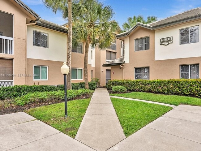 Building Photo - 9777 Westview Dr Unit 1114