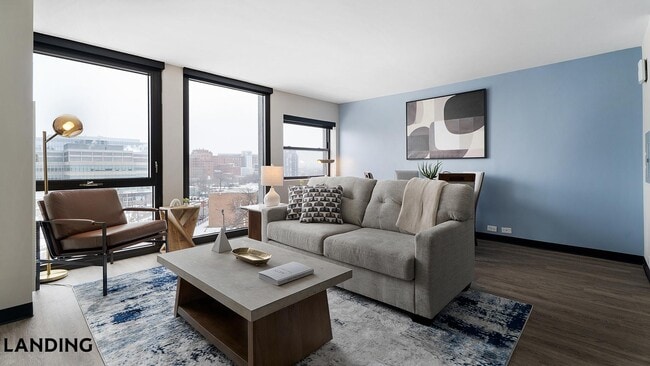 Building Photo - 1922 W Ogden Ave Unit 709