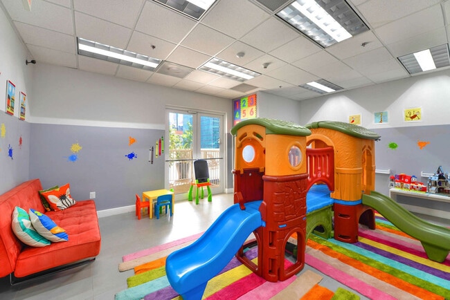 Photo - 1 SE 12th St Unit FL18-ID1022221P