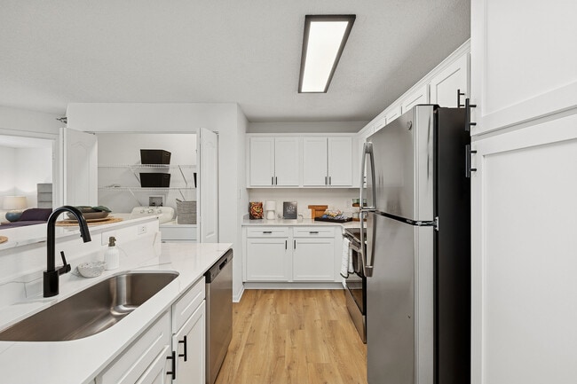 Building Photo - ReNew Town Center