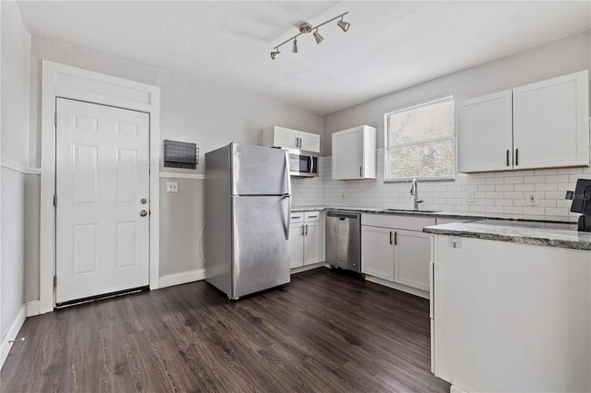 Photo - 409 E Floribraska Ave