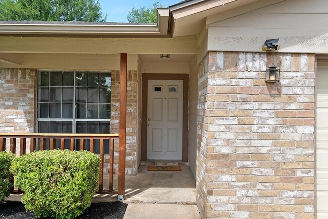 Photo - 1816 Goodson Ln