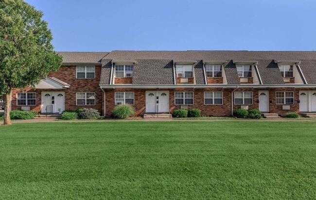 0o7a2726-2-1 - Tudor Gardens Apartments