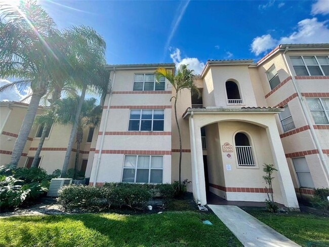 Building Photo - 3350 Pinewalk Dr N Unit 1413