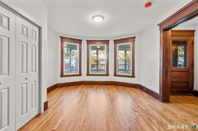 Photo - 548 Ferry St