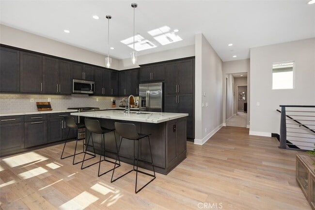 Photo - 227 Follyhatch