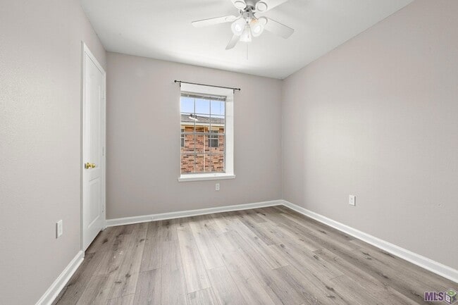 Photo - 445 W Parker Blvd Unit 4