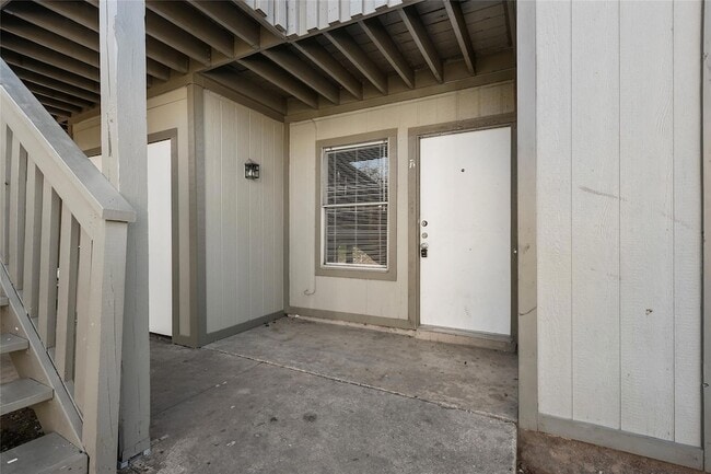 Building Photo - 10207 Brownie Dr Unit A