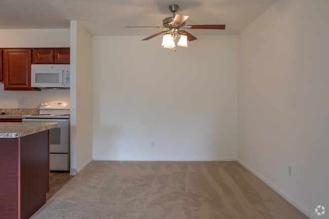 Dining Room - Regency Square