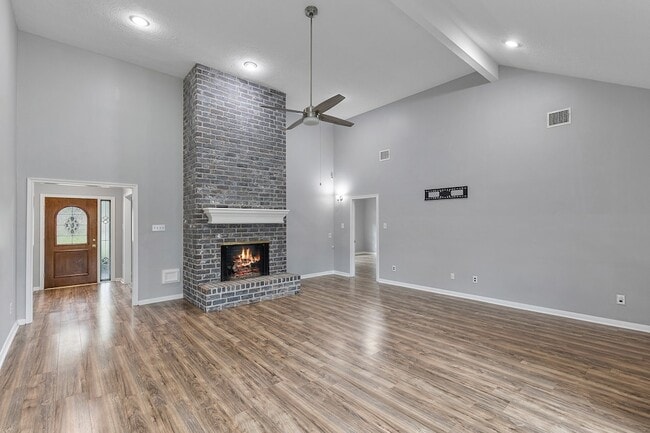 Photo - 5622 Woodland Creek Dr