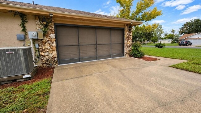 Photo - 35025 Raintree Dr