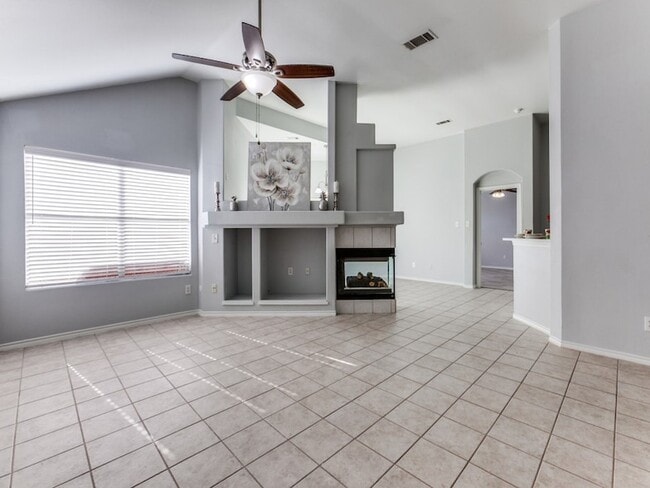 Photo - 1305 Greenbriar Ln