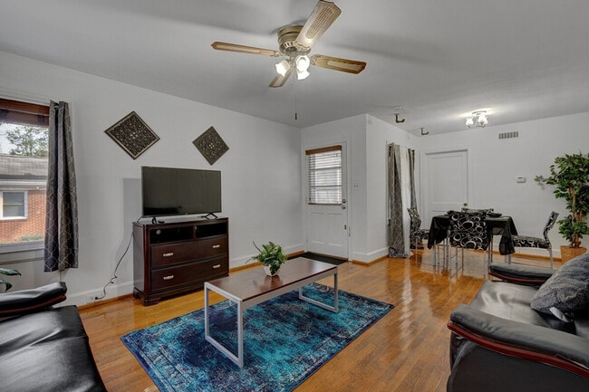 Building Photo - 814 N Buchanan Blvd Unit SI ID1388446P